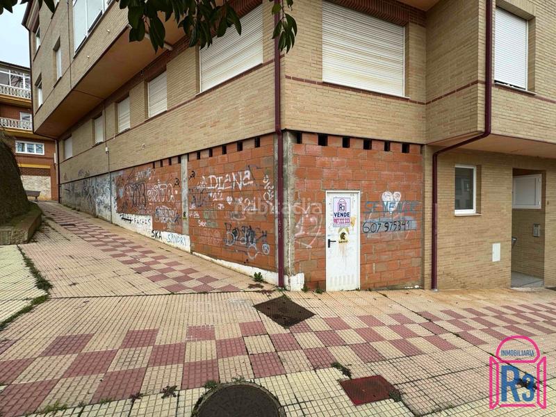 Foto c9dab029-7d79-4a8e-befb-26d33d9e4a8d. Local comercial  en bruto al principio de navatejera en Villaquilambre