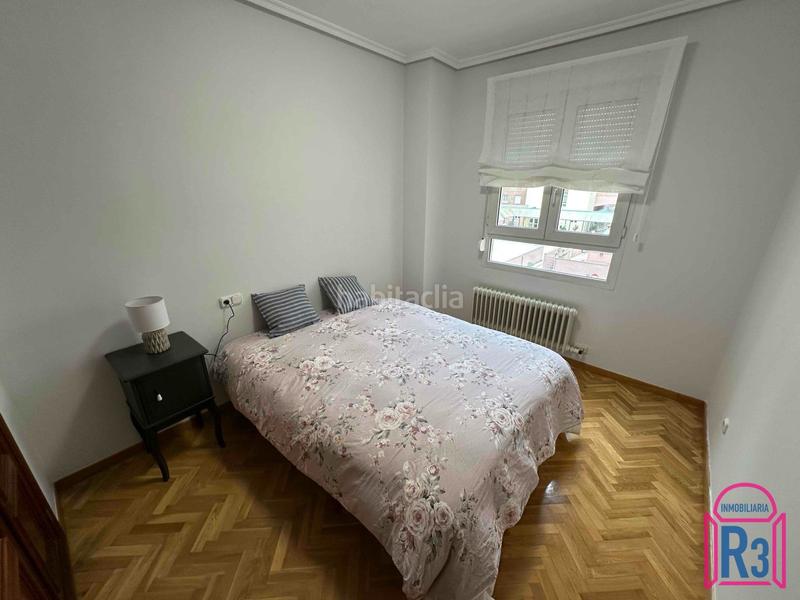 Foto 254d23f8-72bb-4f6d-9587-e3bb3109f3b5. Rent flat with heating parking in San Claudio - La Chantría León