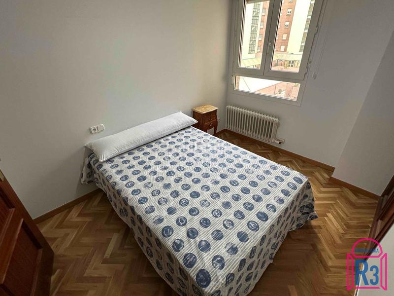 Foto 600c3739-67ab-407a-bc5b-50415dc7c958. Rent flat with heating parking in San Claudio - La Chantría León