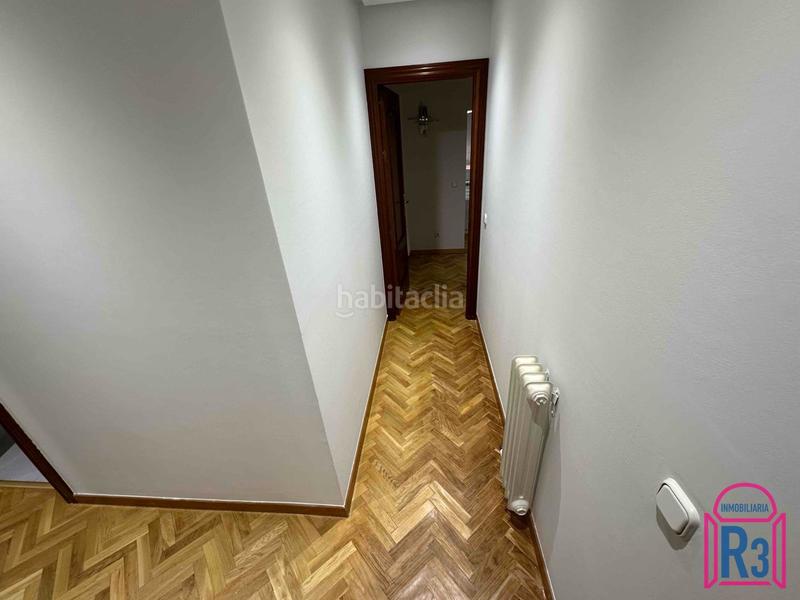 Foto 7f2766db-0876-422a-b6b3-58065d76492e. Rent flat with heating parking in San Claudio - La Chantría León