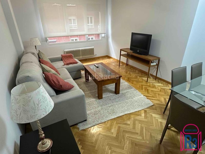 Foto 8b01a0a1-1aef-4902-99b8-92facfb580be. Rent flat with heating parking in San Claudio - La Chantría León