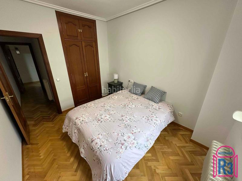 Foto 92f2b646-bc47-4ddc-b541-548b560c66a5. Rent flat with heating parking in San Claudio - La Chantría León