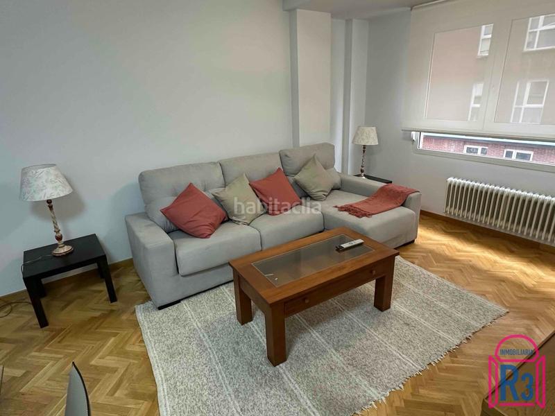 Foto 9a60def2-2d38-42b7-b834-3f5829208c54. Rent flat with heating parking in San Claudio - La Chantría León