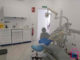 Local commercial  Fernández ladreda. Local acondicionado y equipado como clínica dental