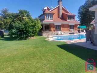 Chalet  Las lomas. Chalet individual con piscina y parcela de 1700 m