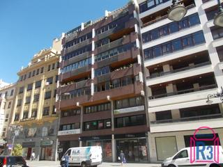 Location Appartement  Ordoño ii. Piso semiamueblado en alquiler