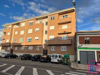 Duplex  León - collanzo. Dúplex bien orientado con dormitorio en planta baja, ascensor y