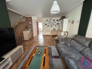 Casa adossada  Lope de vega. Casa con dormitorio en planta baja y jardín al sur