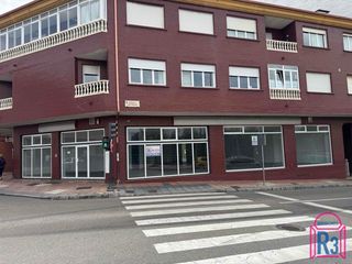 Alquiler Local Comercial  San froilán. Se alquila local con 30 m de fachada haciendo esquina