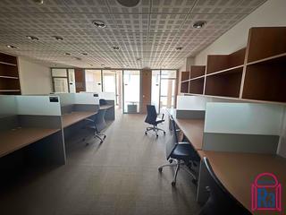Rent Office space  Reyes leoneses. Oficina amueblada en el edificio europa