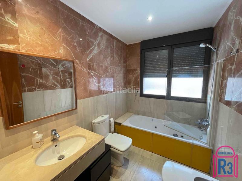 Foto ca7ef1f2-f586-476a-b1ed-c27aa62a164f. Dúplex amb calefacció aparcament a Centro Ciudad León