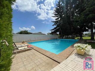Chalet  Del jano. Chalet en amplia y bonita parcela con piscina