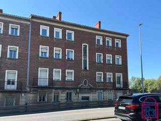 Appartement à La Lastra. Piso para reformar todo exterior frente a la plaza de toros