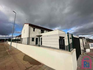 Maison jumelée  Bargaña. Chalet a estrenar con dormitorio en planta baja y buena distribu