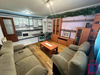 Piccolo appartamento in Armunia. Apartamento de 2 dormitorios con garaje