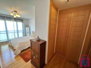 Piccolo appartamento in La Lastra. Apartamento 4 de altura todo exterior con 2 baños y garaje