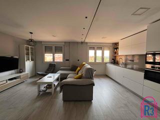 Appartement à Trobajo del camino. Piso totalmente reformado con buena orientación. bien situado