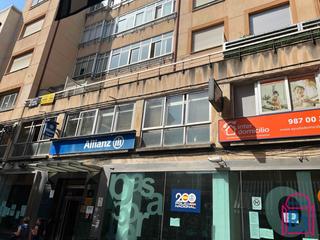 Appartement à Centro Ciudad. Piso con terraza y garaje próximo a ordoño