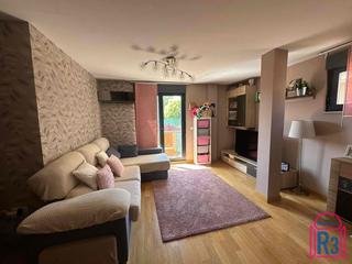 Dúplex en Villaquilambre. Bonito dúplex con amplio salón, bien situado