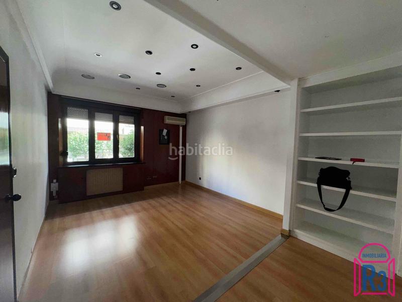 Foto 160dccc1-2734-4560-99bb-601f0c8731c7. Oficina  exterior en gran vía de san marcos en León