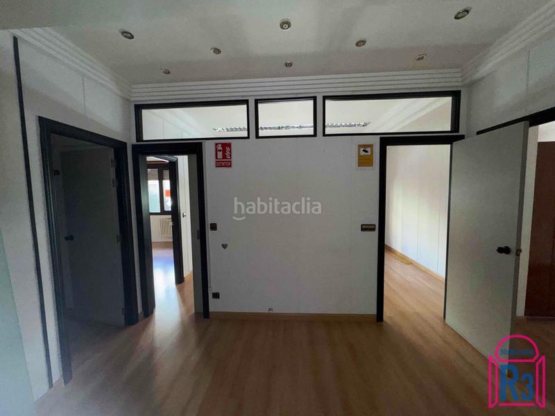 Foto 3be023bd-bb5b-4598-b70a-06077750a3fa. Oficina  exterior en gran vía de san marcos en León