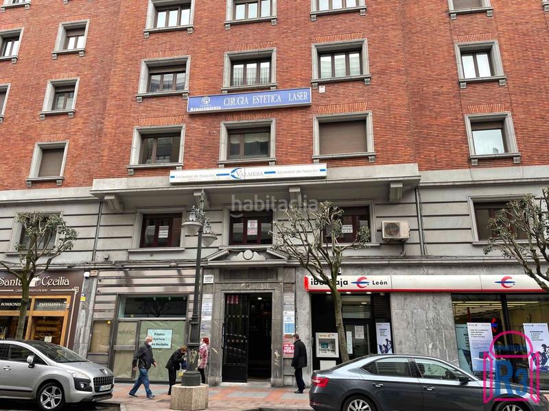 Foto c9745a96-8f41-4464-8b7c-b7ffafcb0c4f. Oficina  exterior en gran vía de san marcos en León