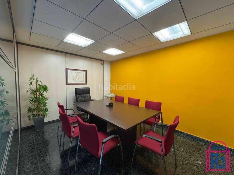 Foto 053190f3-582f-46f6-9005-af22be4396c2. Oficina  muy bien acondicionada en complejo santo domingo en León