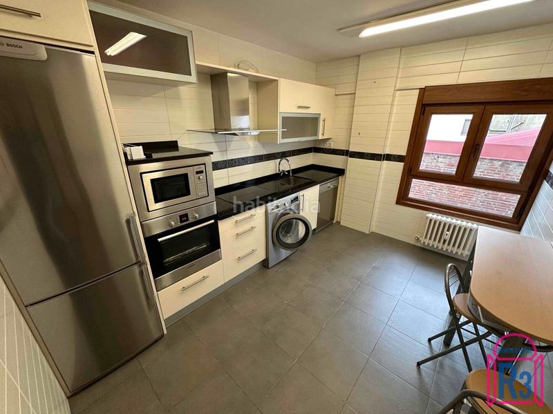 Foto f9c77ec3-dbda-46e2-b7f6-ab196d5ad102. Lloguer apartament amb calefacció aparcament a Centro Ciudad León