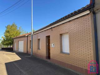 Casa a Oteruelo. Casa reformada en planta baja con patio. posibilidad de ampliar