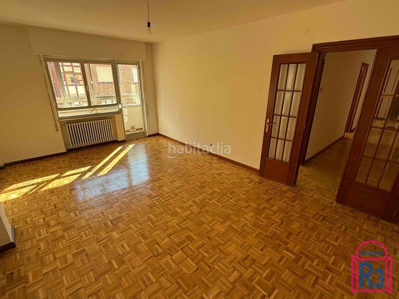 Foto 4f61d900-b694-4ab9-8afa-70740e9cefaf. Rent flat with heating in San Claudio - La Chantría León