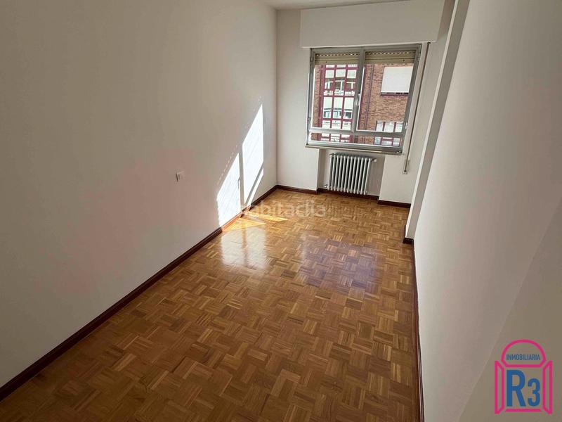 Foto 778ca28f-3efb-4396-8add-86ea5dce670f. Rent flat with heating in San Claudio - La Chantría León