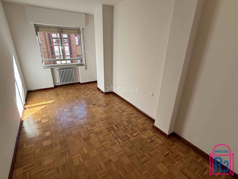 Foto cd6aef08-a9d4-4985-ac42-040d848ce745. Rent flat with heating in San Claudio - La Chantría León