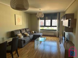 Apartamento en La Lastra. Amplio apartamento seminuevo todo exterior en el polígono de la