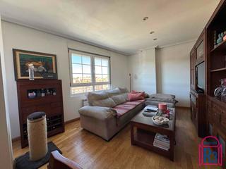 Dúplex en Trobajo del camino. Bonito dúplex con 2 habitaciones en planta baja y 2 plazas de ga