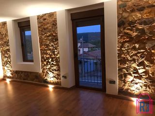 Casa adosada en Cuadros. Casa de 6 dormitorios en 2 plantas. estilo rústico.