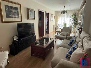 Appartement à Casco Antiguo. Piso en el romántico bien distribuido, con garaje