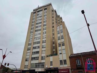 Appartement à Trobajo del camino. Piso alto recién reformado con dos terrazas