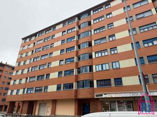 Pis a Las Eras de Renueva. Piso vpo en eras todo exterior bien orientado. zona instituto.