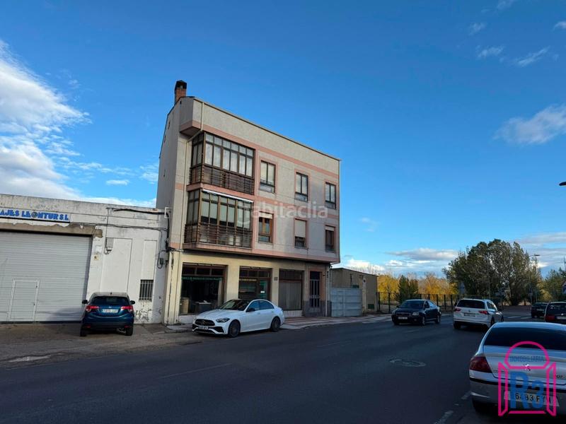 Foto 31764af2-105a-41fa-8aae-79b1c23b793d. Edifici a Trobajo del camino