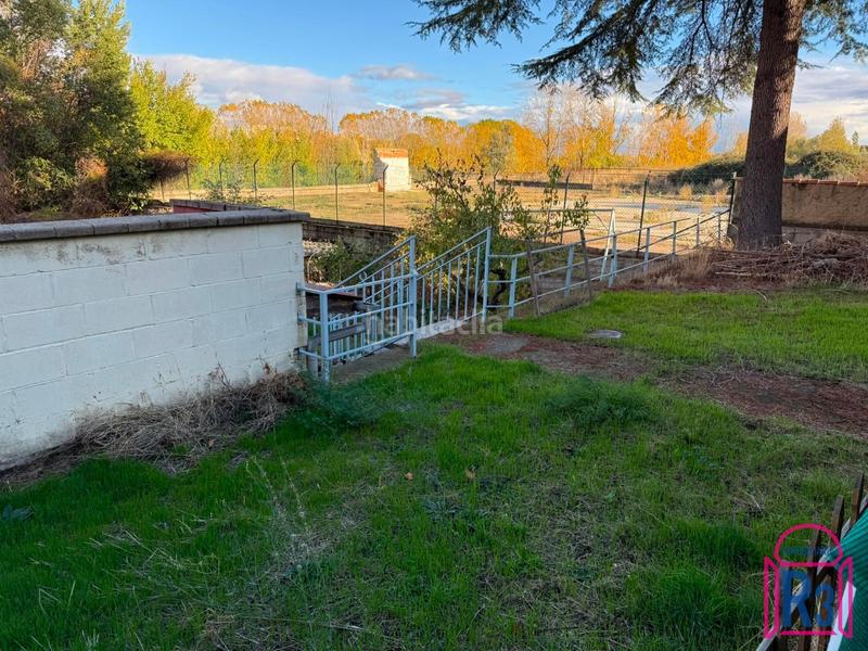 Foto 4359c4d4-9555-4786-badd-376c35c121d9. Edifici a Trobajo del camino