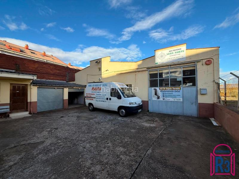 Foto e3e9dce3-7a89-480e-9696-61f2058f27e8. Edifici a Trobajo del camino