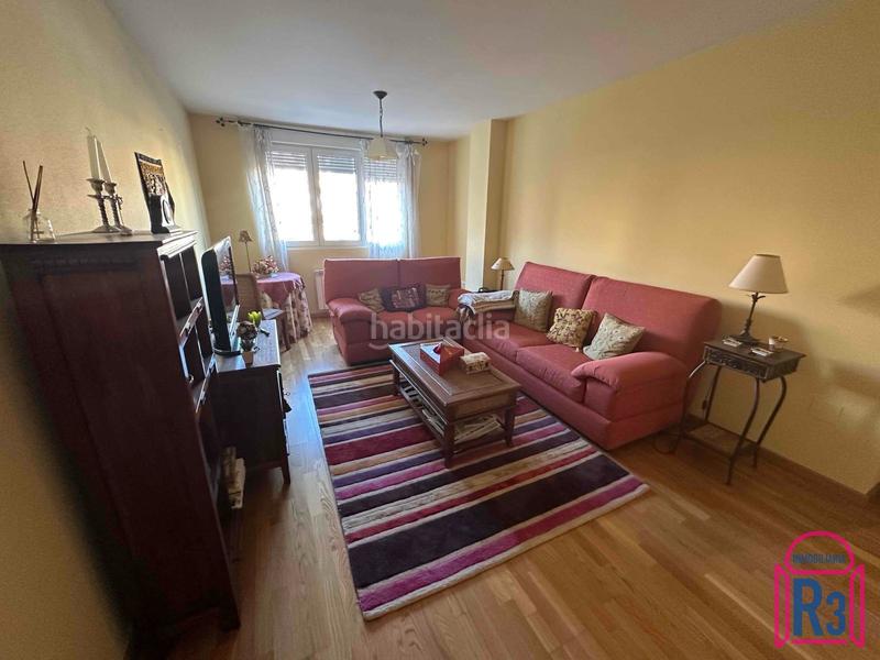 Foto 41c31438-47b2-49b2-ae9b-71d1edfee078. Appartement mit heizung parking in San Claudio - La Chantría León