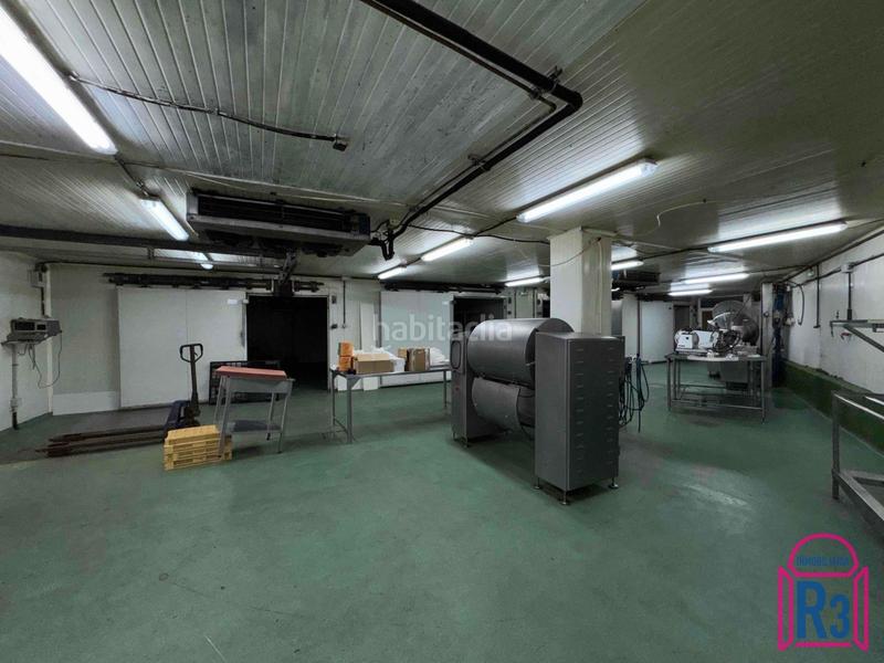 Foto 17ad9d84-6b95-4b3d-8ec3-d100b3766242. Fabrikhalle mit heizung in Sariegos