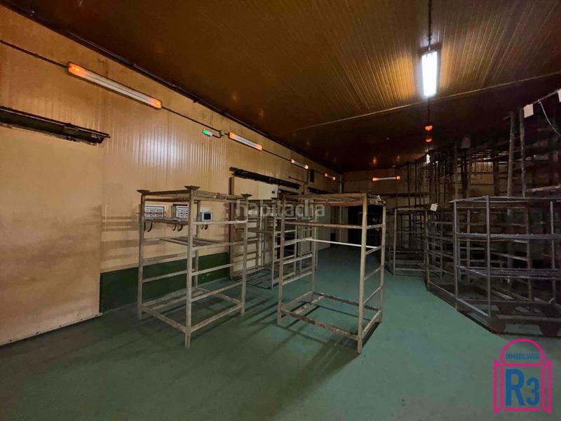 Foto d9d0e28a-88bd-4b08-94aa-0e660ea1c261. Fabrikhalle mit heizung in Sariegos