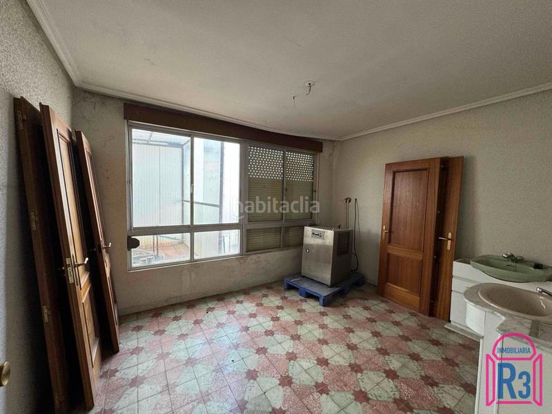 Foto f8c53abd-a11e-40ad-9b1a-9134ed39717c. Fabrikhalle mit heizung in Sariegos