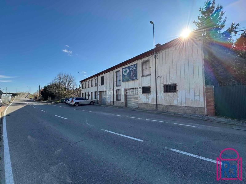 Foto feaa484e-ec68-4e63-adee-82876f692379. Fabrikhalle mit heizung in Sariegos