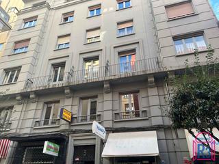 Pis  Carmen. Piso grande en edificio con techos altos, al lado de ordoño ii