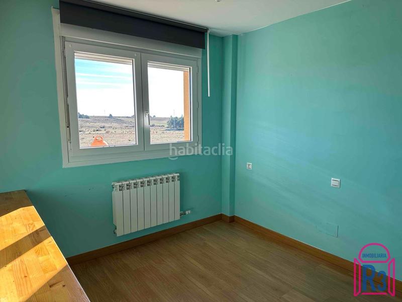 Foto 1a6af462-be48-48a6-9e5f-444c8a4c7dc3. Casa adossada amb calefacció aparcament a Valdefresno