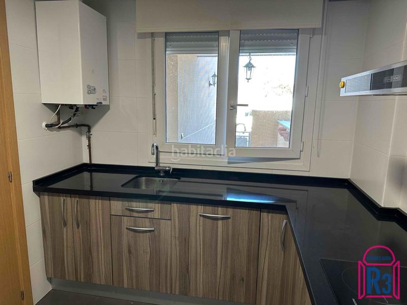 Foto 3ba20222-9170-48ed-ac58-ce43e73bdb45. Casa adossada amb calefacció aparcament a Valdefresno