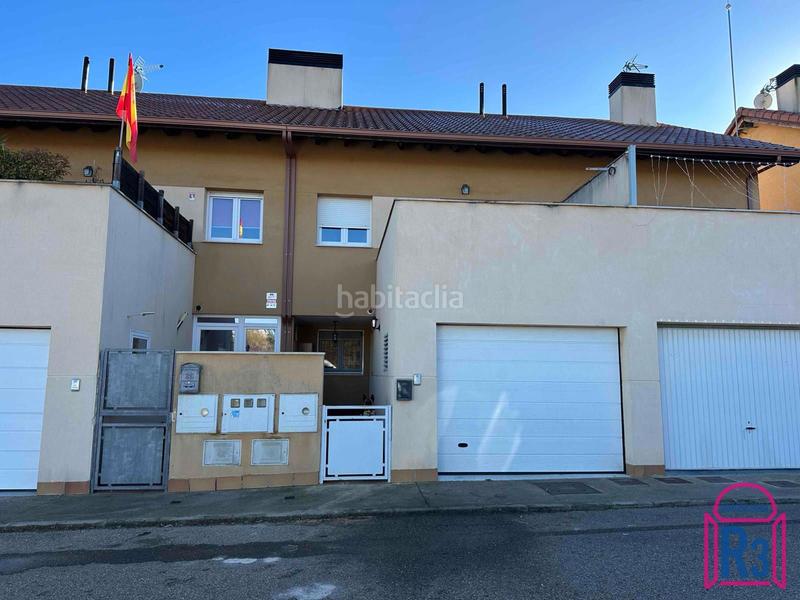 Foto 8161d36c-7d9b-4a27-a365-26812b360e80. Casa adossada amb calefacció aparcament a Valdefresno